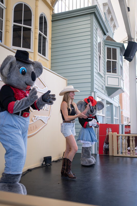 Dreamworld Country Fair — Western Stomp line dancing