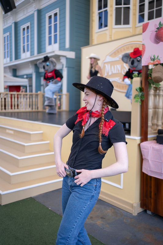 Dreamworld Country Fair — Western Stomp line dancing